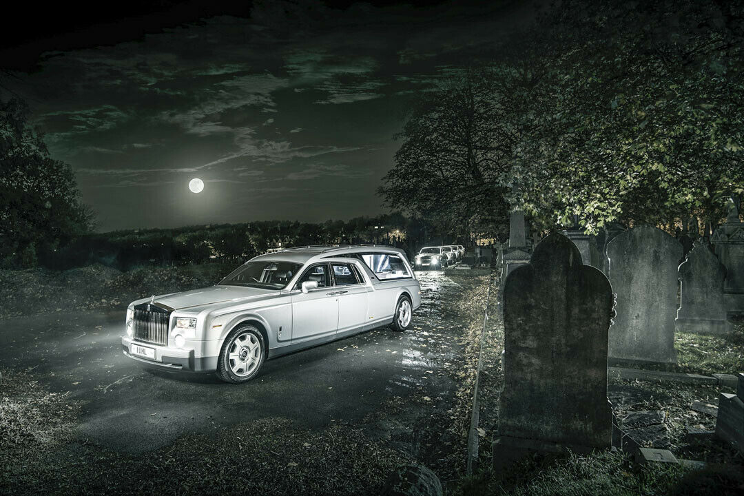 Ein Phantom auf dem Friedhof: Dieser Rolls wurde zum Leichenwagen umgebaut