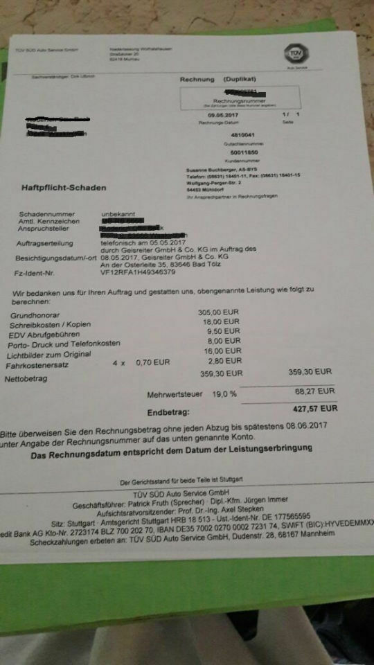 Sohn beschädigt Fahrzeug auf Parkplatz, Abwicklung über KFZ Haftpflicht möglich?