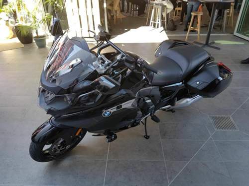 Auf der Präsentation: Stilecht stellte BMW das neue Motorrad in Los Angeles vor