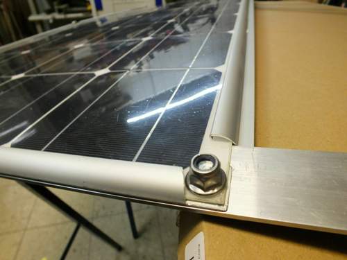 Solarpanel Dachhalterung vorn