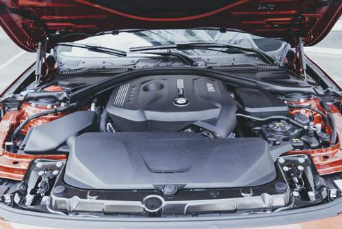 Motor hinter der Vorderachse: 2,0-Liter-Vierzylinder im BMW 320i