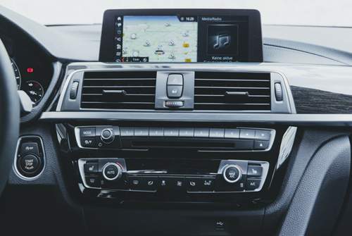 Großes Navi im 3er mit 8,8-Zoll-Display und Online-Funktionen