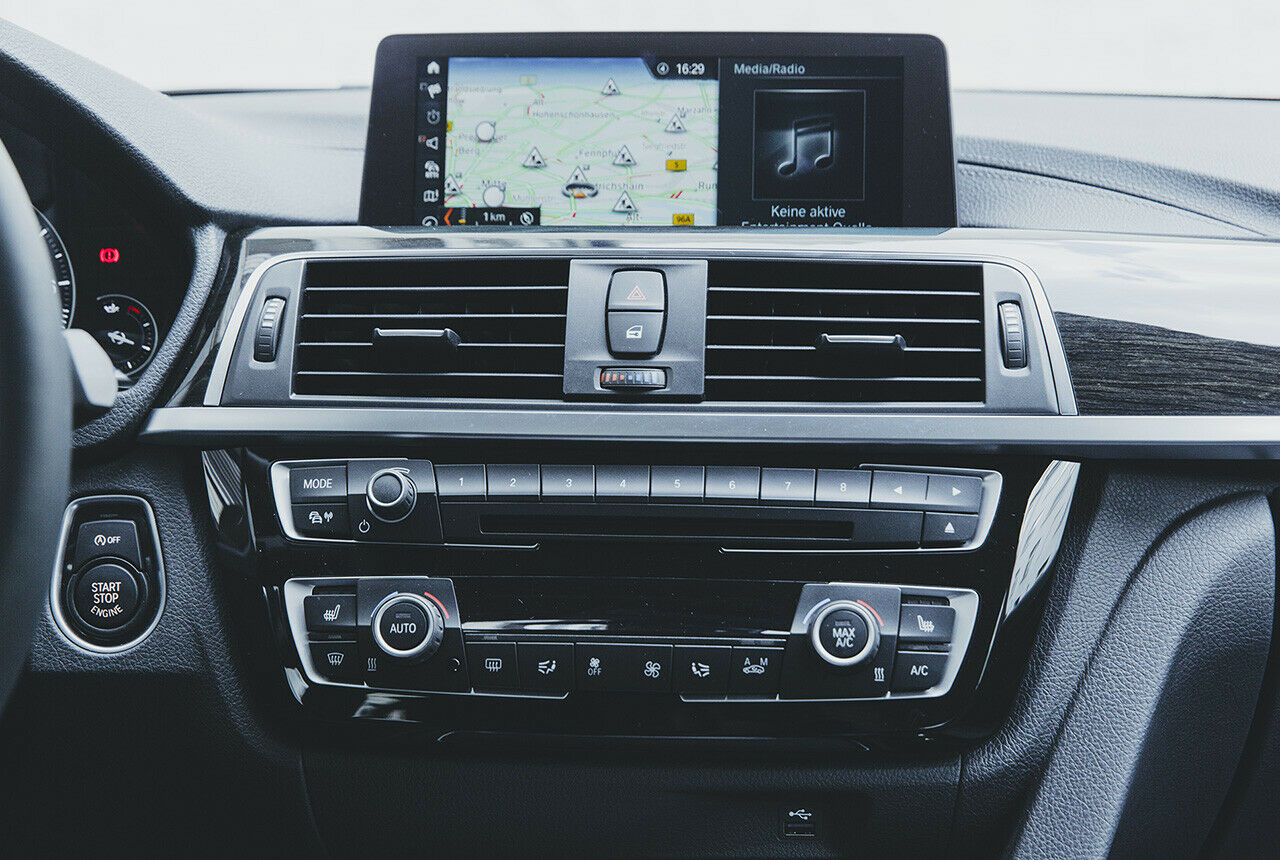 Großes Navi im 3er mit 8,8-Zoll-Display und Online-Funktionen