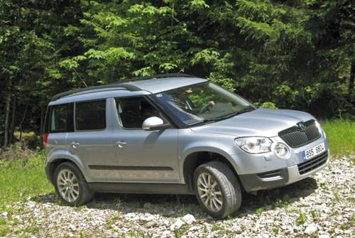 Vor dem Facelift fuhr der Yeti mit einer beinahe rallyemäßigen Anordnung der Nebelleuchten vor