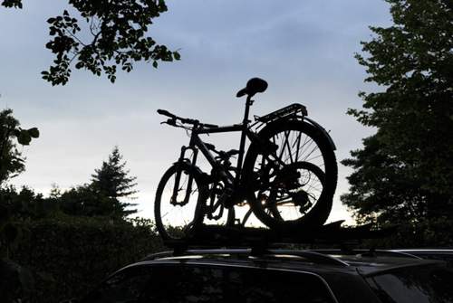 Fahrradträger auf dem Autodach können zu einem deutlichen Mehrverbrauch führen