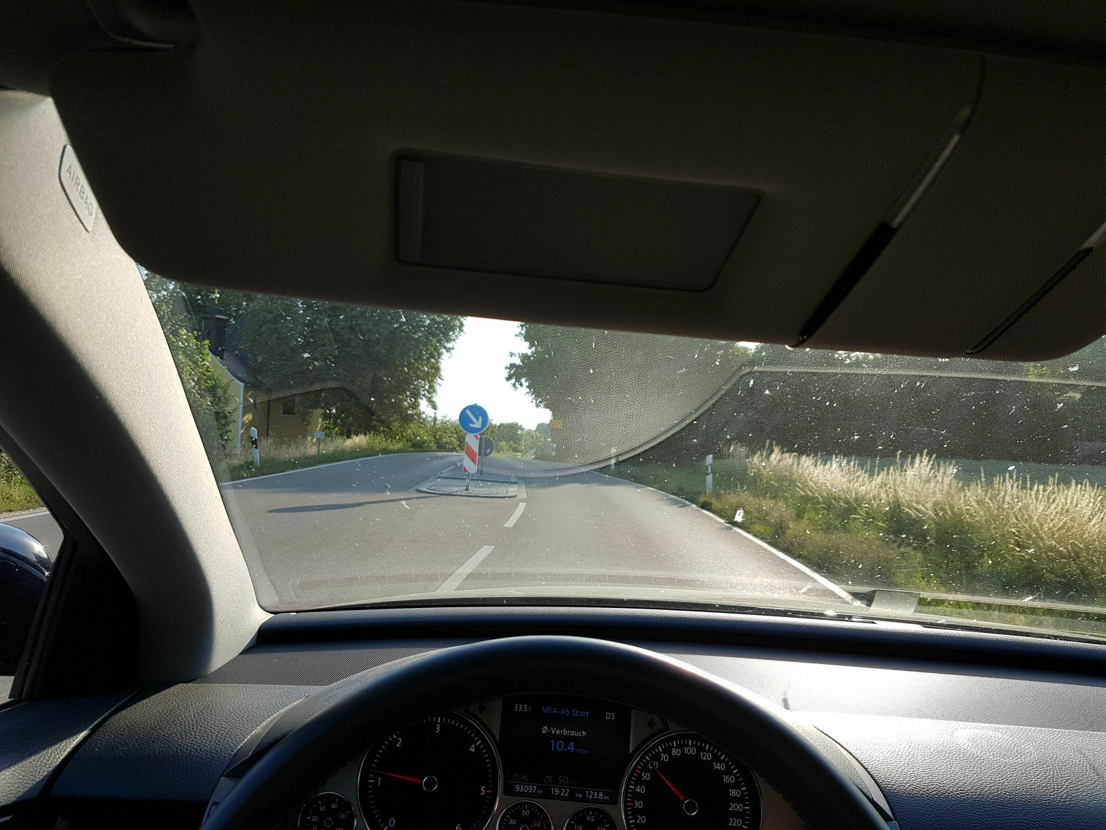 Sonne + Armaturenbrett + Windschutztscheibe = geblendet