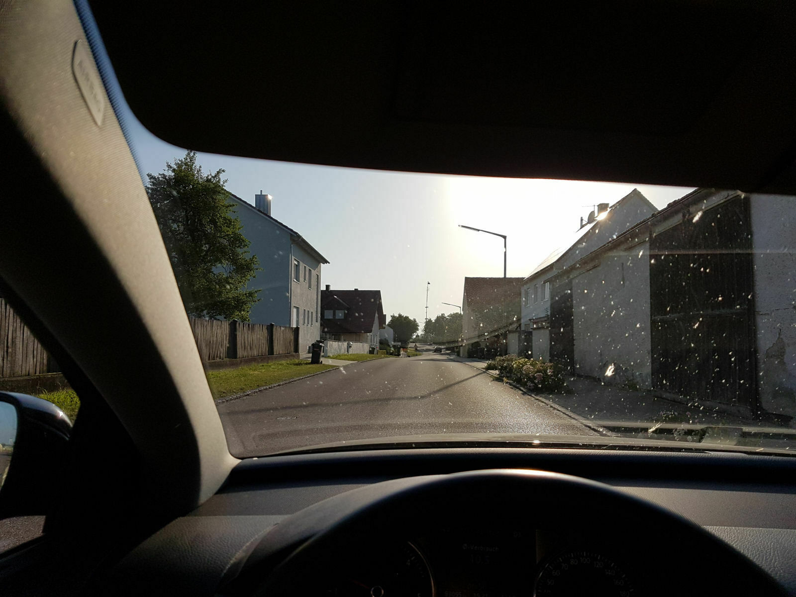 Sonne + Armaturenbrett + Windschutztscheibe = geblendet