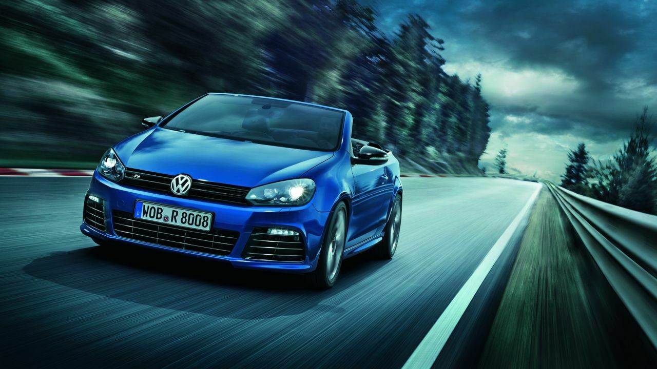Das Golf R Cabriolet beschleunigt in 6,4 Sekunden von 0 auf 100 km/h und verbraucht laut Werksangabe 8,2 Liter pro 100 Kilometer.