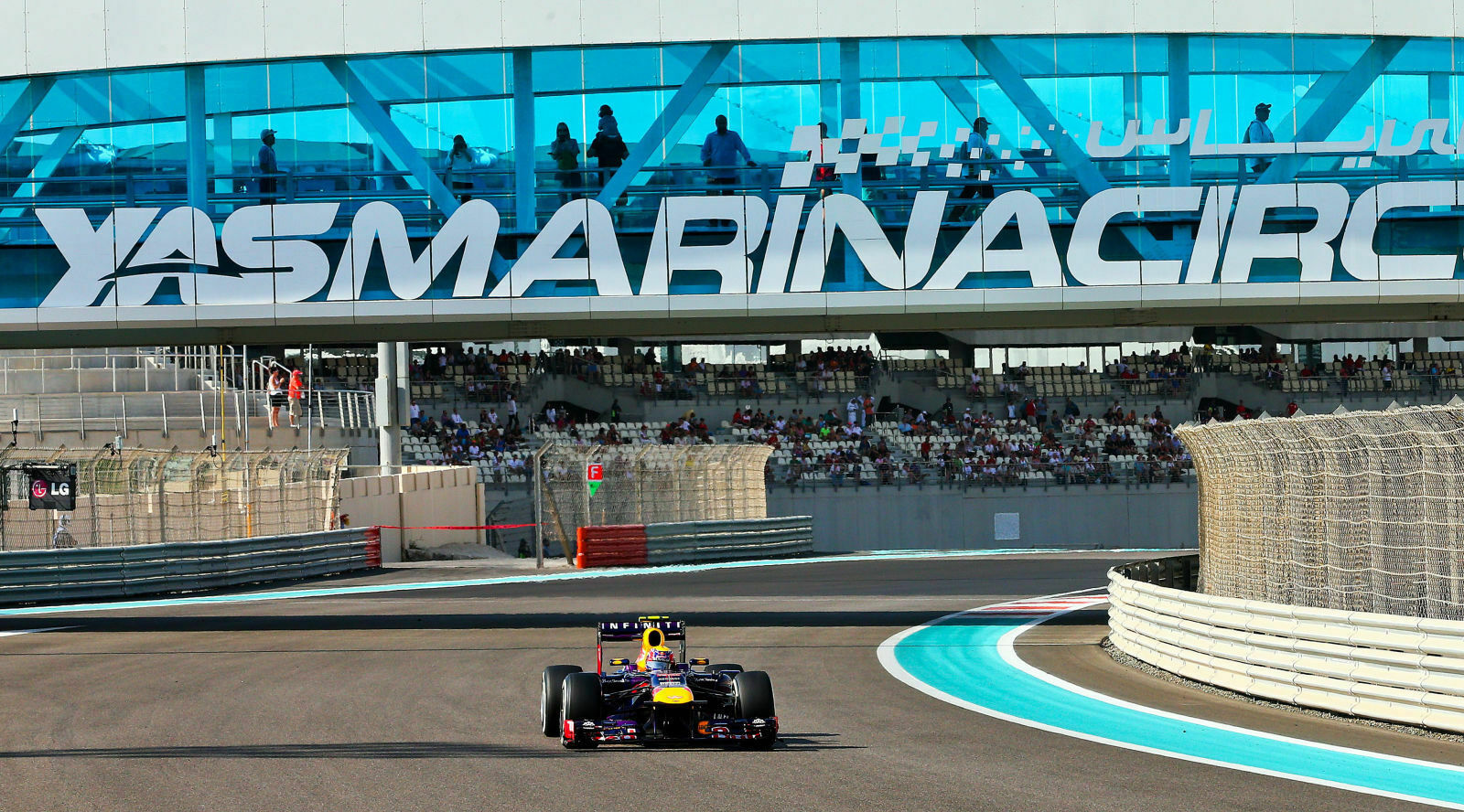 Webber fährt in der letzten Qualifying-Runde auf die Pole. Vettel verpasst den Anschluss