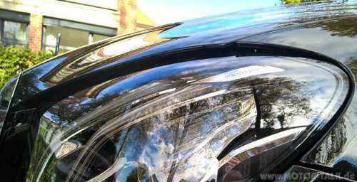 02-spaltmass-motorhaube-ueber-scheinwerfer-vorne-links-blick-von-der-seite-w213-e-klasse