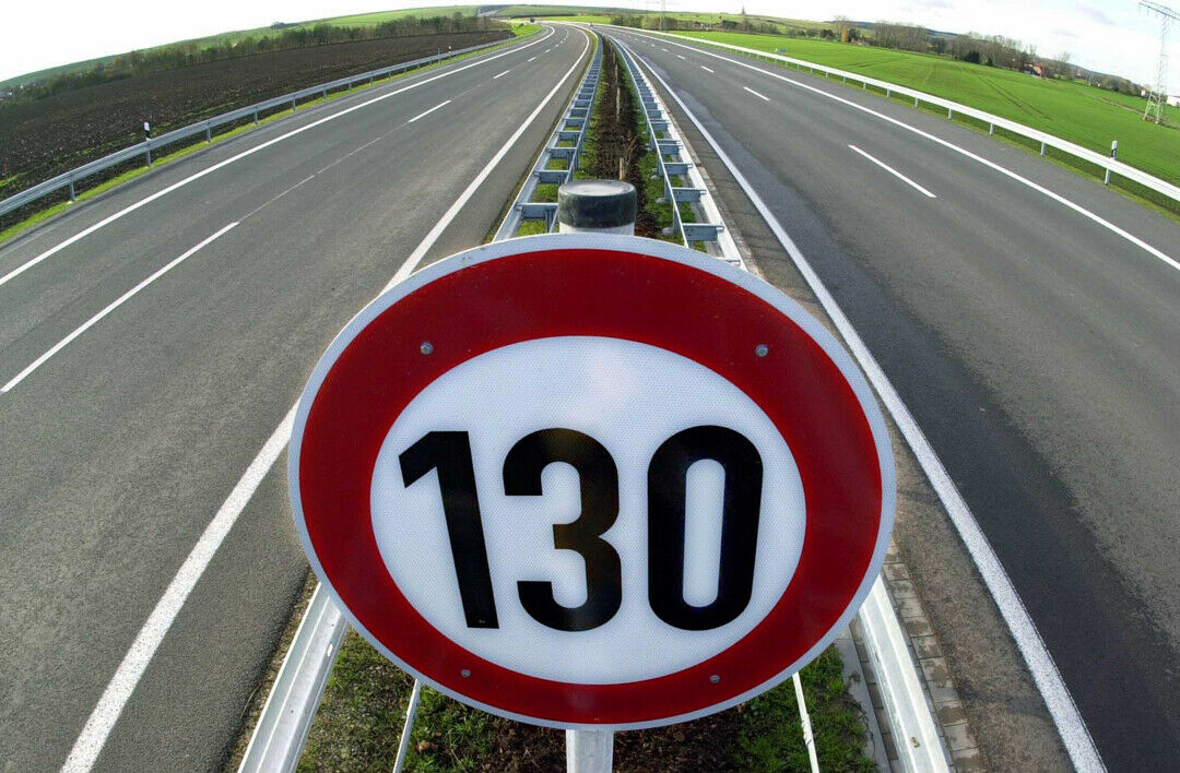 Künftig soll auf einigen spanischen Autobahnen Tempo 130 gelten. Die Höchstgeschwindigkeit auf Landstraßen sinkt dafür auf 90 km/h
