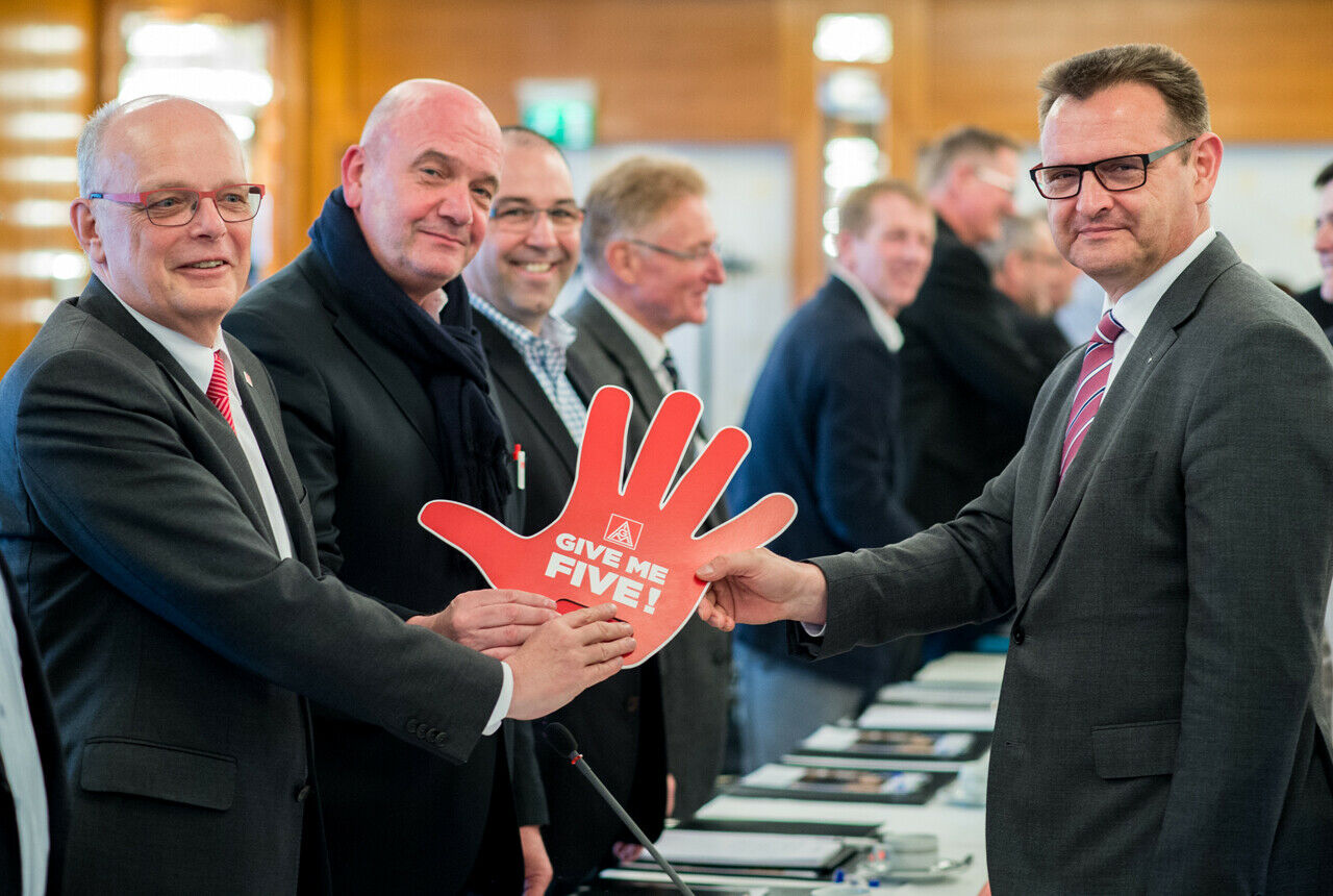 Bei der neuen VW-Tarifrunde fordert die IG Metall eine Lohnerhöhung von fünf Prozent