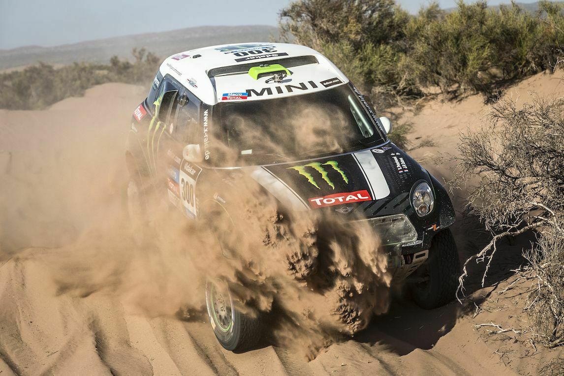 Titelverteidiger Stéphane Peterhansel hat die Startnummer 300, die niedrigste der 155 Autos