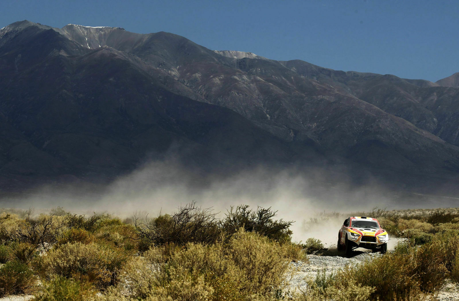 Der niederländische Fahrer Erik Wevers fährt die fünfte Etappe der Rallye, von Chilecito nach San Miguel