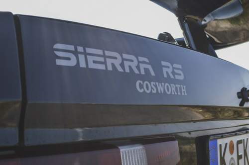 Obwohl Ford und Cosworth schon damals 25 Jahre eng zusammenarbeiteten, war der Top-Sierra das erste Fahrzeug, das offiziell beide Namen trug