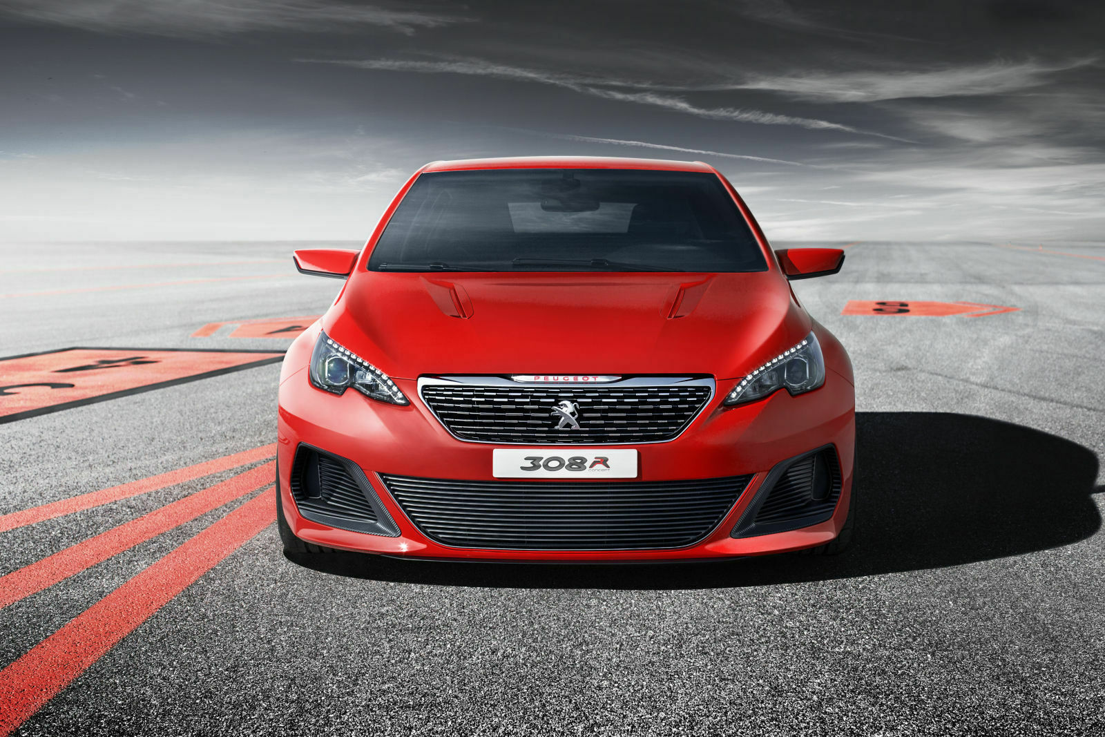 Wenig Bodenfreiheit unter der Schürze des Peugeot 308 R