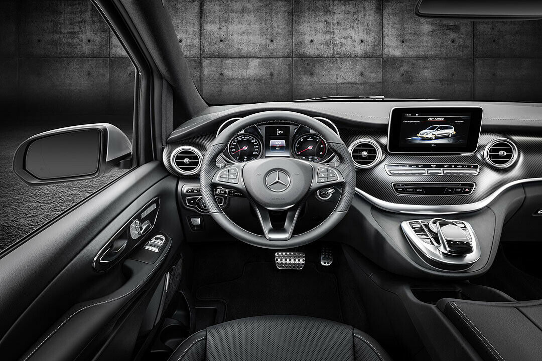 Cockpit: Carbon-Optik für die Zierelemente