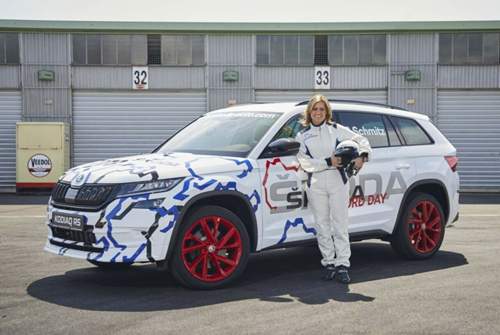 Sabine Schmitz gewann 1996 als erste Frau die 24 Stunden am Nürburgring. Im Skoda Kodiaq RS fuhr sie die Strecke in weniger als neuneinhalb Minuten