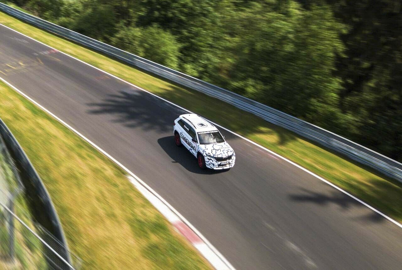 9:29,84 Minuten lautet die Rundenzeit des Skoda Kodiaq RS. Die schnellsten SUV sind runde eineinhalb Minuten schneller