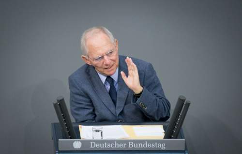 Finanzminister Wolfgang Schäuble hält nichts von Kaufprämien: “Die Fantasie der Ministerien, für allerhand gute Zwecke neue Ausgaben zu fordern, ist bekanntlich nahezu unbegrenzt”, ließ der Minister ausrichten