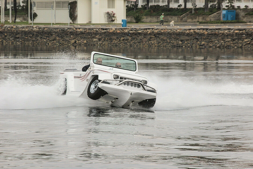 Spaß in den Kurven: Das Watercar liegt erstaunlich gut auf dem Wasser