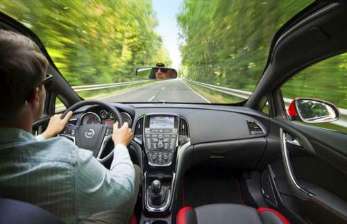 Opel-astra-vauxhall-facelift-2013-12