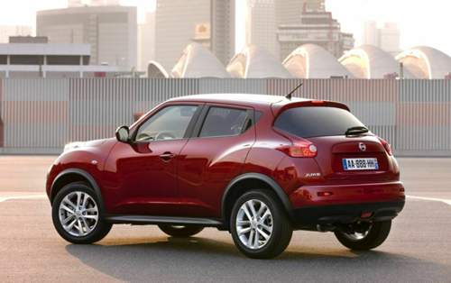 Stoppt an der Ampel: Nissan Juke