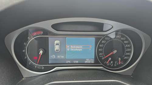Intrumenten Display, mehr steht da nicht