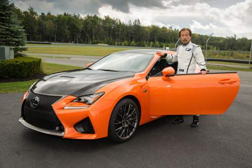 Yukihiko Yaguchi und sein aktuelles Lieblingsauto. Der Japaner liebt es, seine Flitzer auf der Rennstrecke zu präsentieren