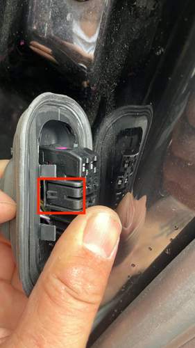Einrastlasche Stecker