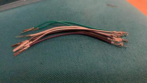 Kabel aus dem Universaladapter