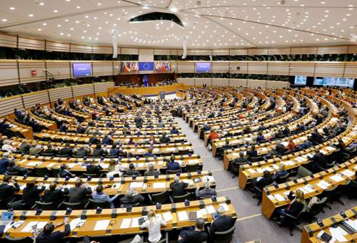 Das EU-Parlament fordert einen früheren Start der streckenbezogenen Pkw-Maut