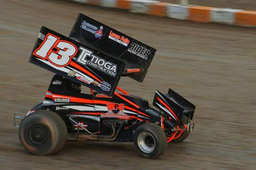 Neben der NASCAR-Serie nahm Stewart auch an solchen Dirt-Track-Rennen teil