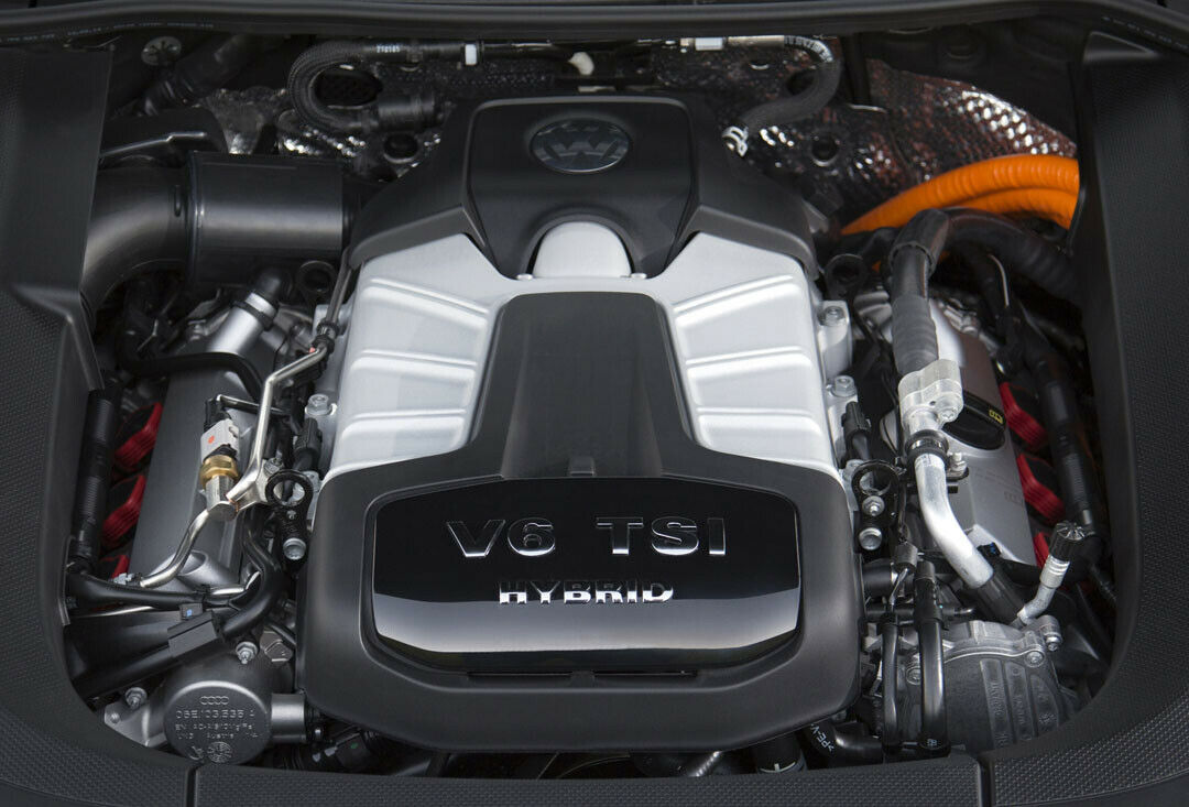 Neben dem Hybrid (im Bild) hat VW auch den V8 eingestellt, der Touareg verkauft sich nur als Diesel