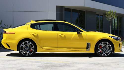 Sunset_yellow_kia_stinger_2.jpg