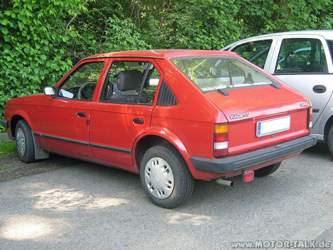 800px-opel-kadett-d-mit-kurzer-heckklappe