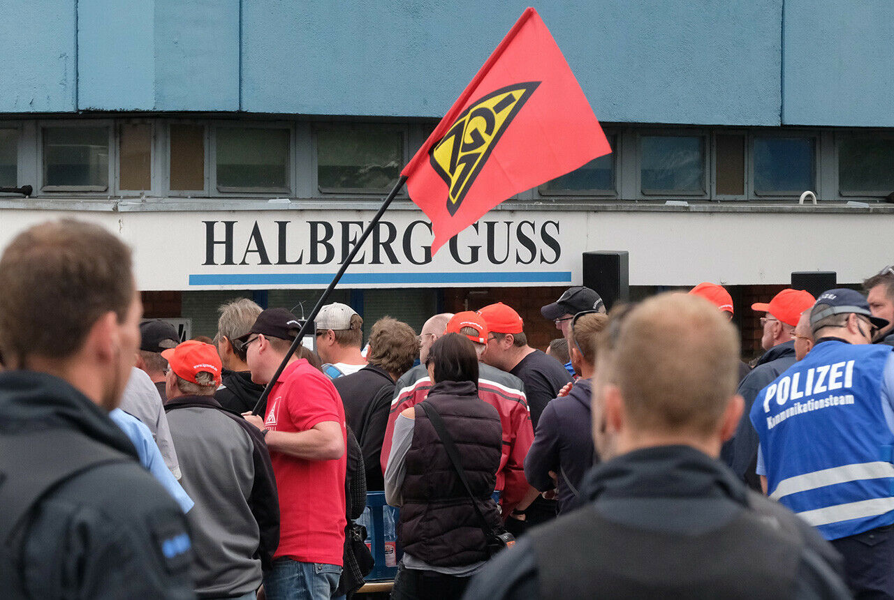 Seit drei Wochen streiken die Mitarbeiter der Neuen Halberg Guss. Bei Opel und VW kommt es zu Lieferengpässen
