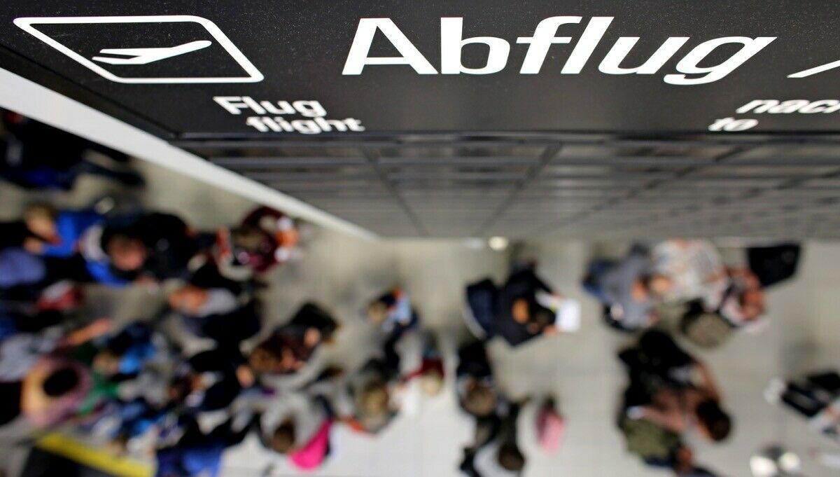 Sicherheitskontrolle Flughafen: Ab 1.9.2015 werden die Kontrollen an europäischen Flughäfen erweitert