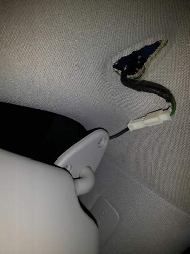 Kabel an der Sonnenblende
