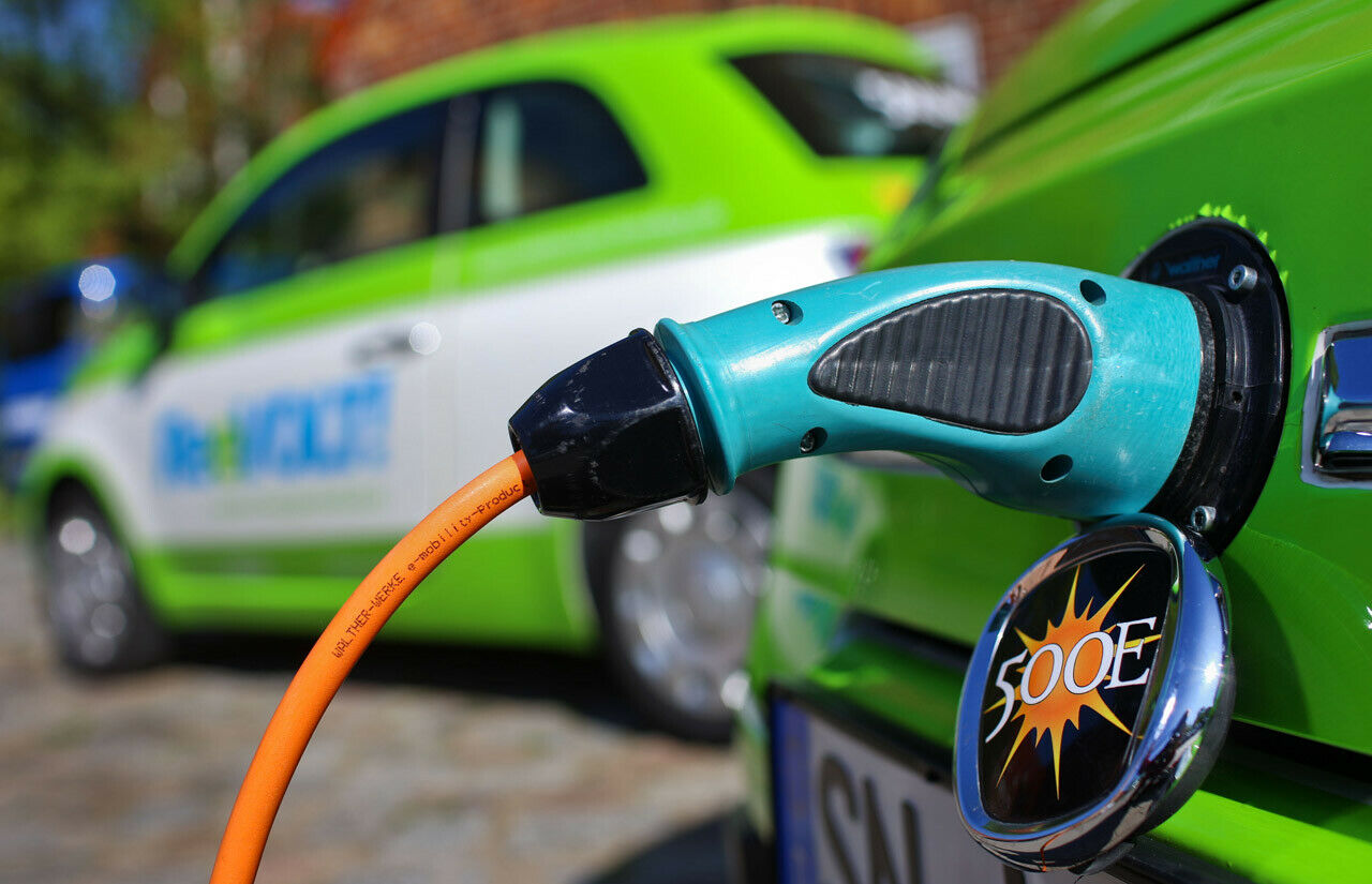 Der Elektro-Auto-Absatz verläuft bislang schleppend. Ein Förderprogramm soll den Verkauf ankurbeln