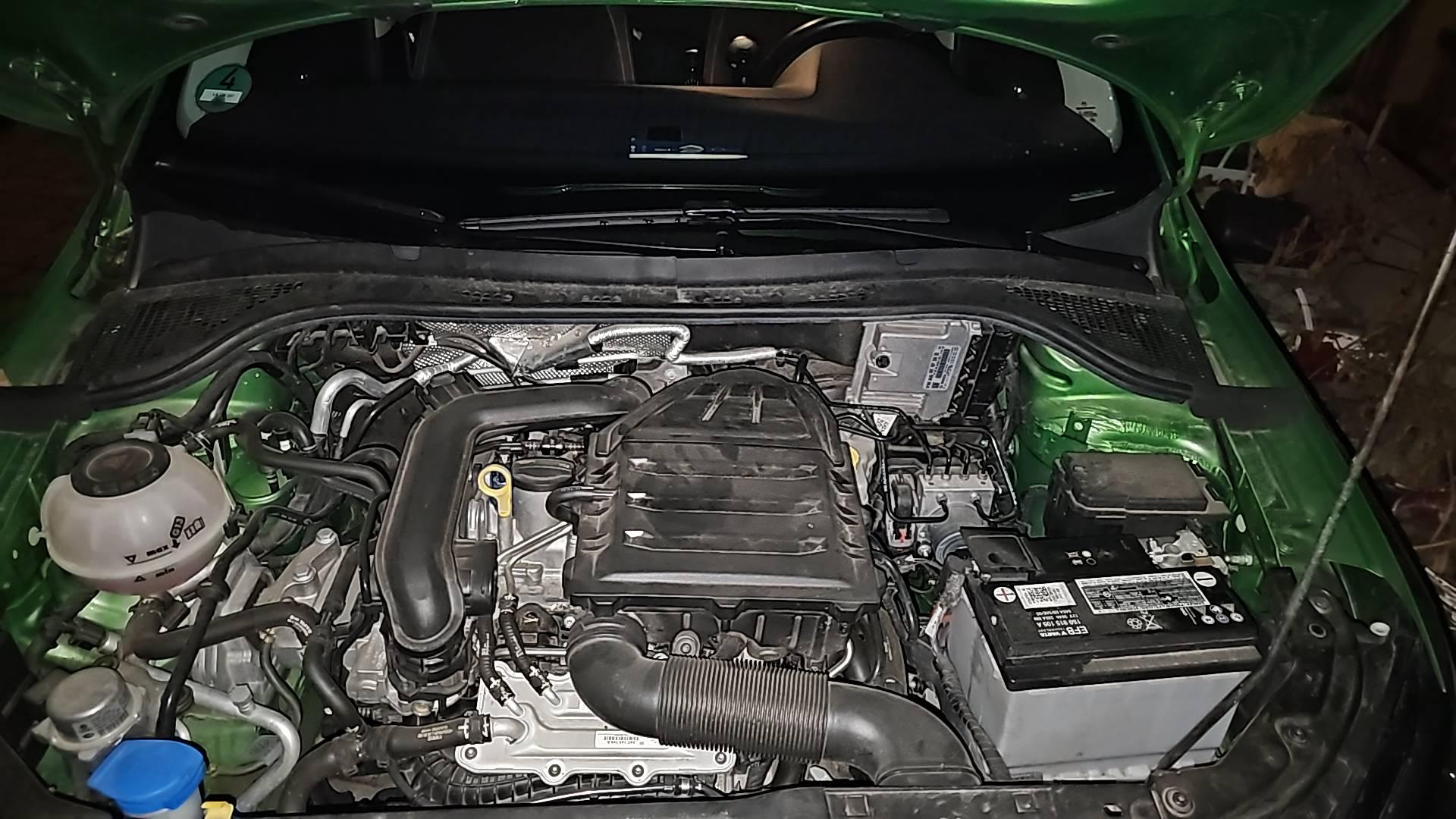 Stromkabel von Batterie in Innenraum Skoda Fabia 3 NJ