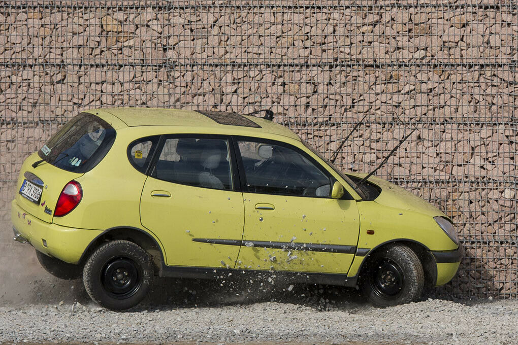 Crashtest an einer Stützwand