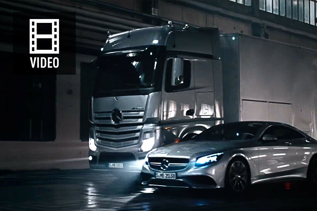 Mercedes S-Klasse und Actros balzen in einem Werbespot miteinander