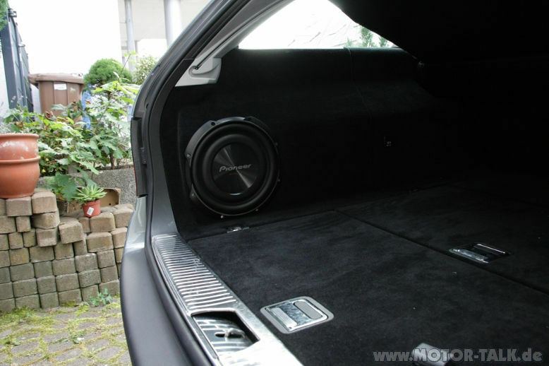 Subwoofer-Einbau mit High-Low Adapter