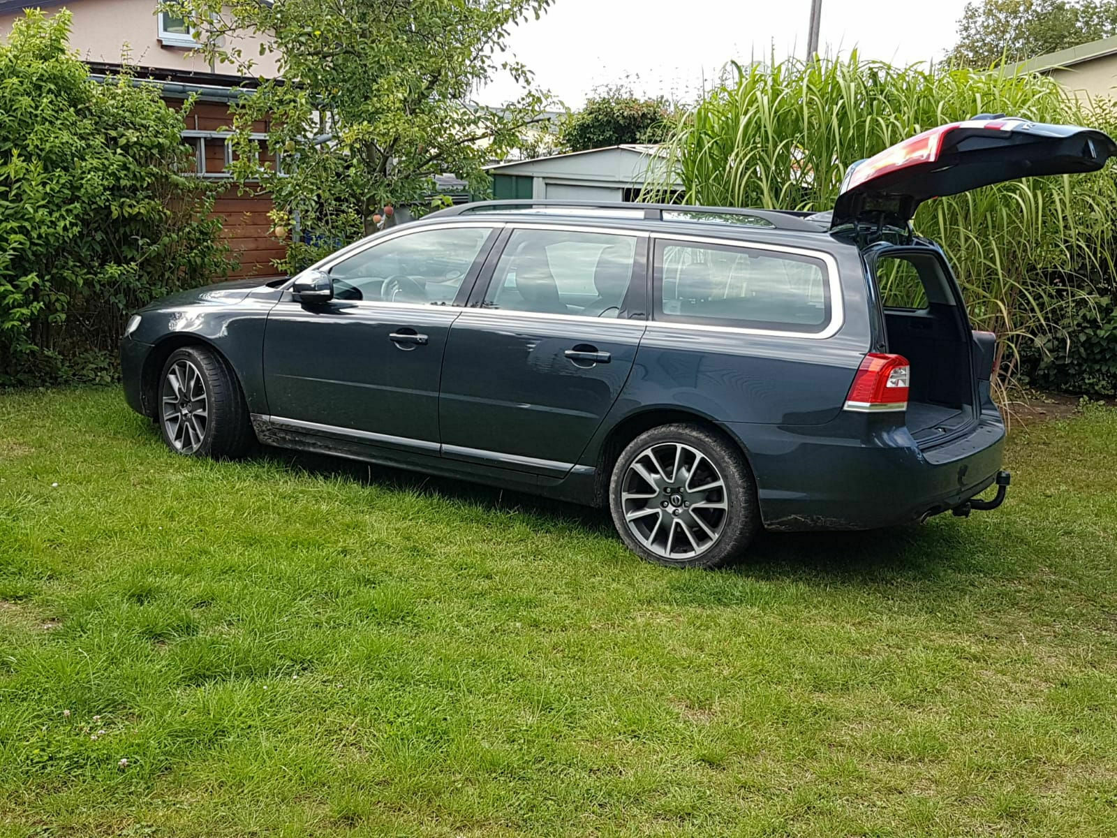 Suche Bild V70III 235/40 R18