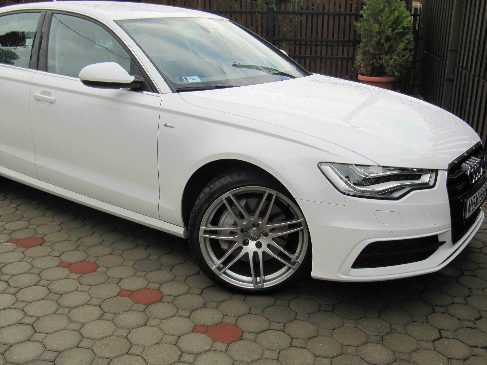 Suche Bilder Audi A6 Avant S-Line in Ibisweiß mit Rotor-Felgen
