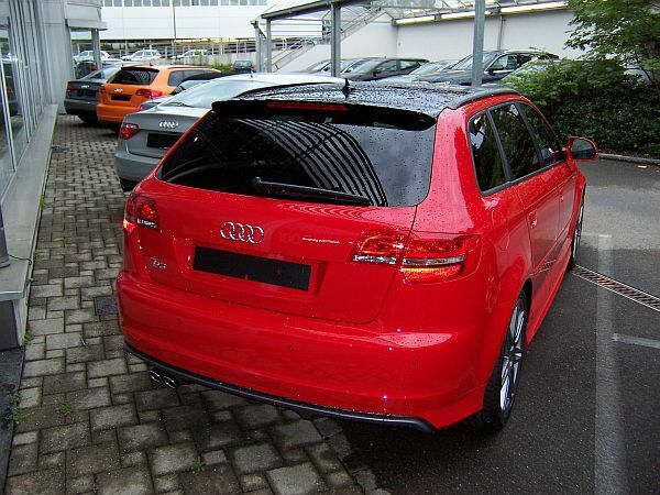 SUCHE Fotos von S3 Sportback in BRILLIANTROT