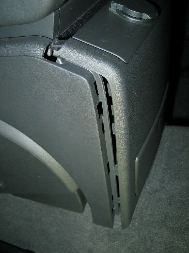 Suche passende Blende für die hintere Mittelkonsole -.-