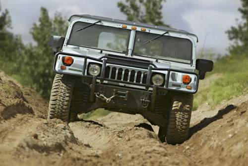 Ein Auto, so breit wie Schwarzenegger. Und einst ein Auto von Schwarzenegger: Die Bodybuilder-Ikone fuhr einmal Hummer