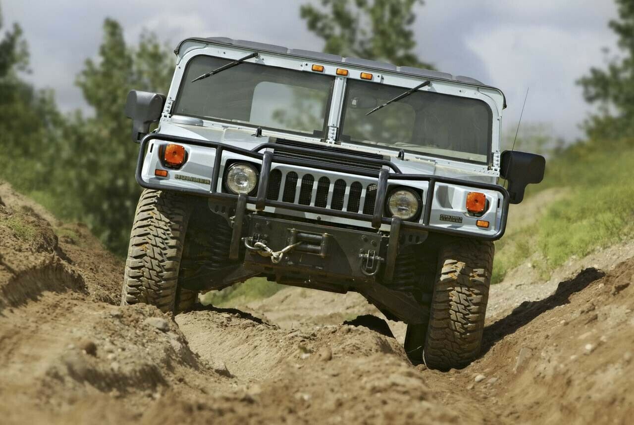 Ein Auto, so breit wie Schwarzenegger. Und einst ein Auto von Schwarzenegger: Die Bodybuilder-Ikone fuhr einmal Hummer